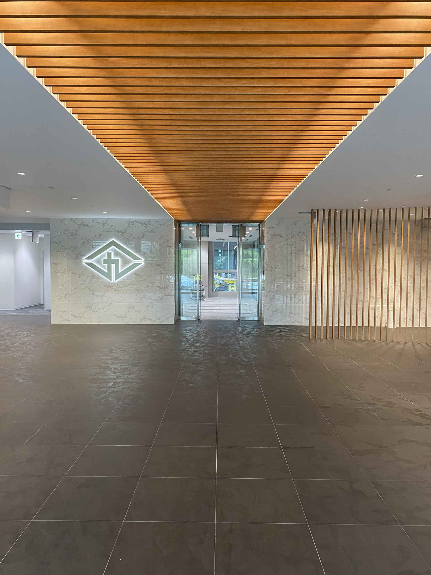 PLUGデザイン　エントランス