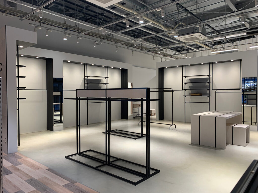 アパレル　DPデザイン　PLUG